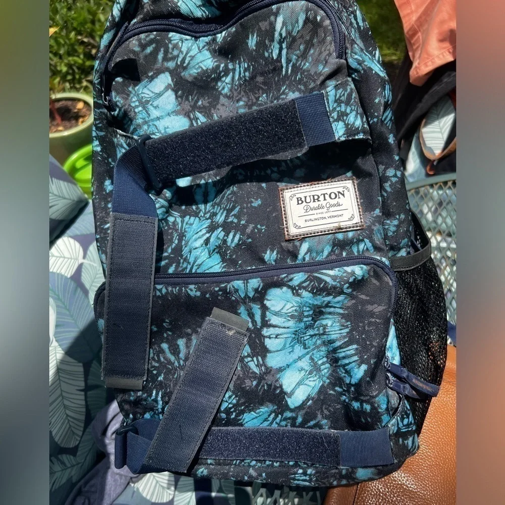 ▶️ Burton ◀️ Black and Blue Back Pack
